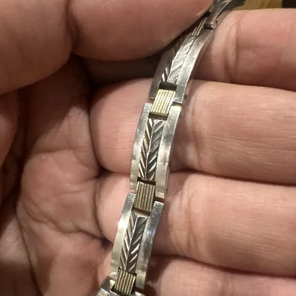 Working Vintage Ladies Vanity Fair Watch 20mm Quartz MOP Fit 6.5in Steel Band‎